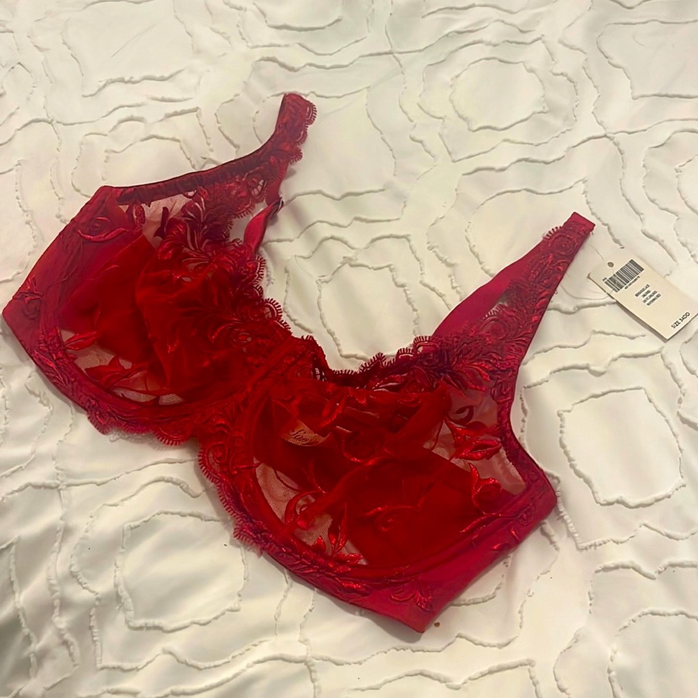NEW WITH TAGS - Red Lace Unlined Wire Bra ♥️